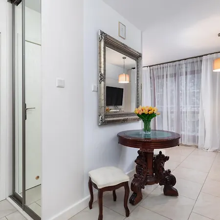 Apartment With Balcony Trentowskiego By Renters